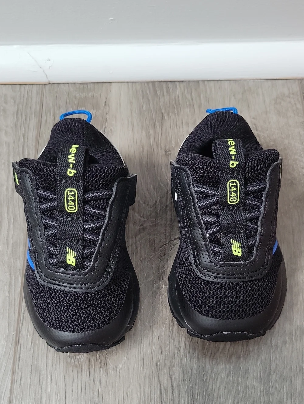 New Balance •round toe